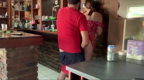 Güzel esmer sevgilisine oral seks yapıyor