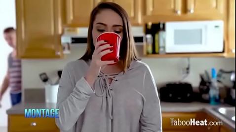 Yaşlı baba kızını becerdi